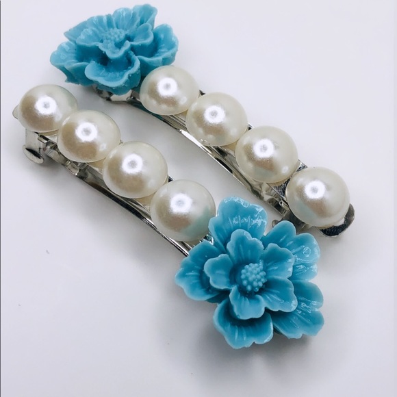 ♡ 2 for 20$ ♡ Blue Flower & Pearl Hair Clips - Picture 2 of 4